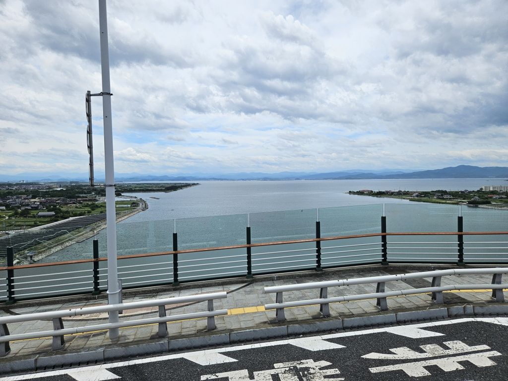 ベタ踏み坂(江島大橋)・最高地点付近