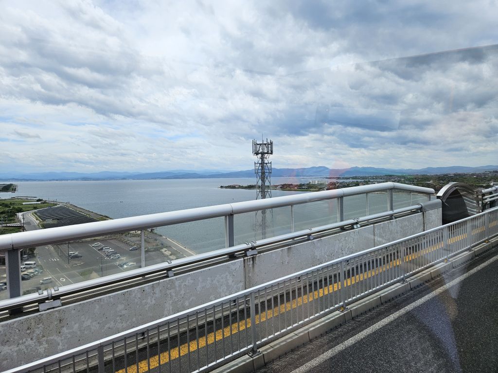 ベタ踏み坂(江島大橋)・最高地点付近