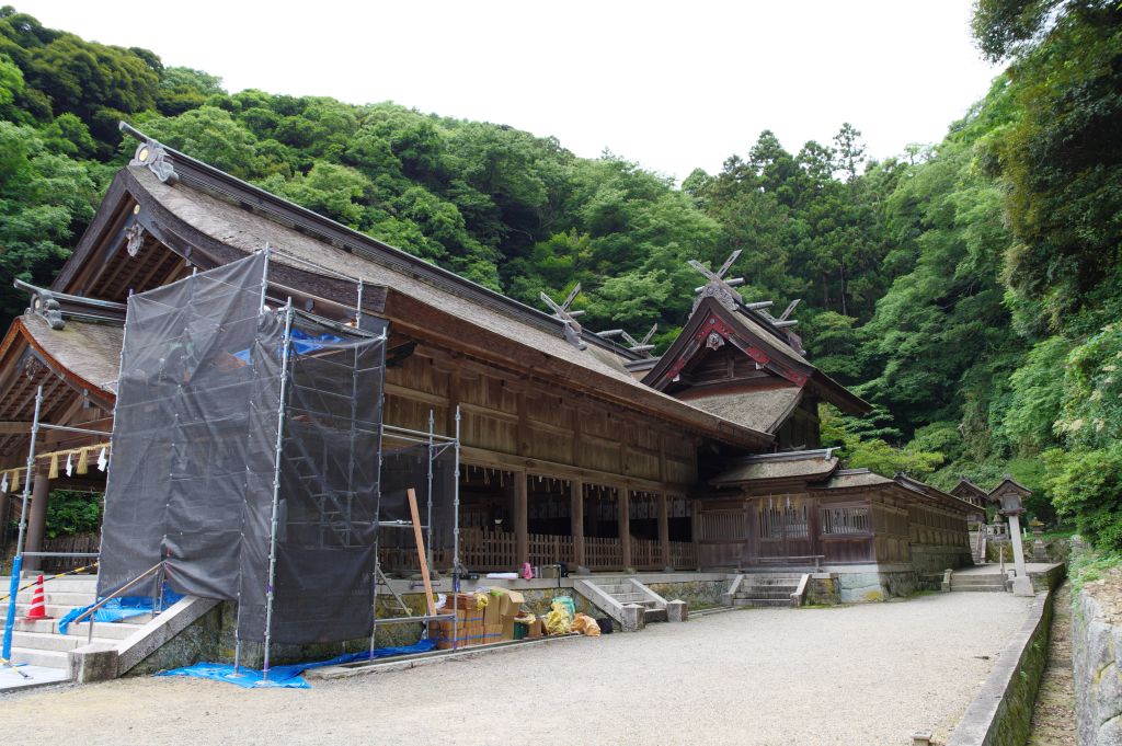 美保神社・右からの本殿