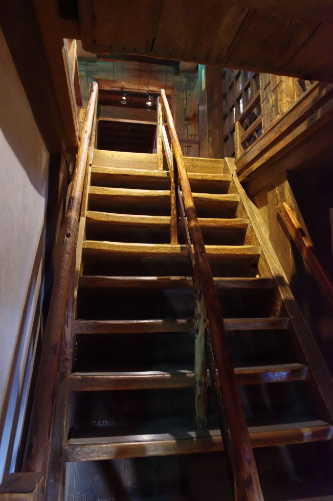 松江城・地階の階段