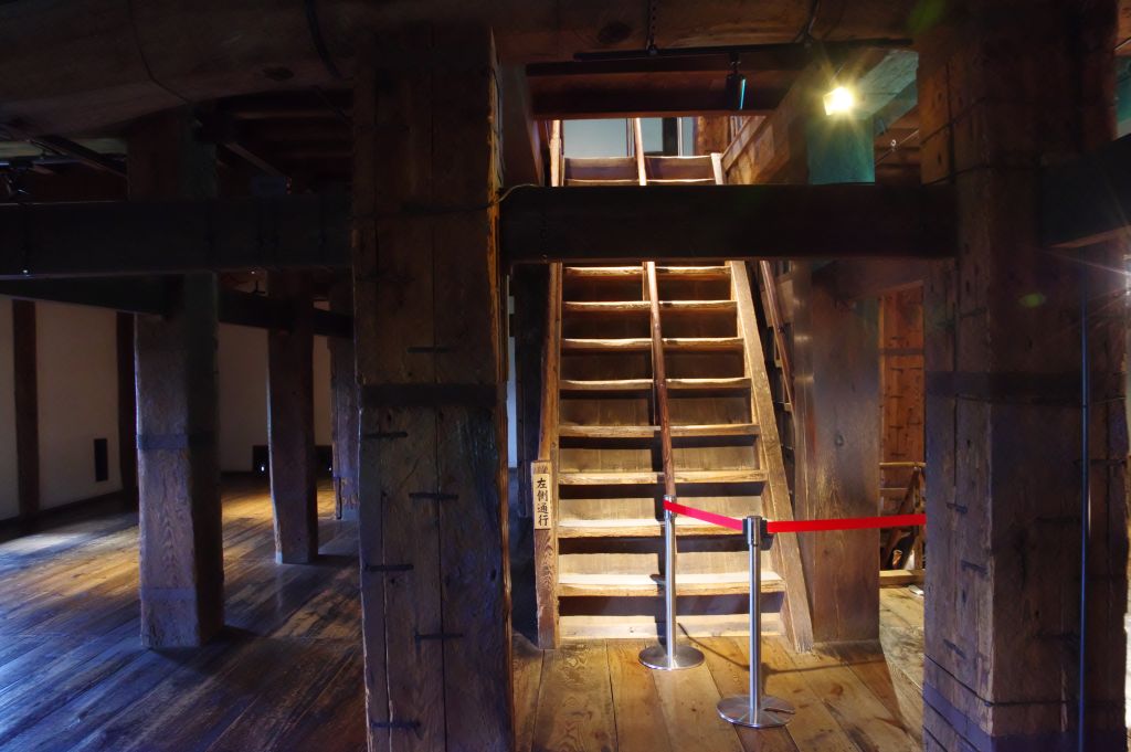 松江城・1階の階段