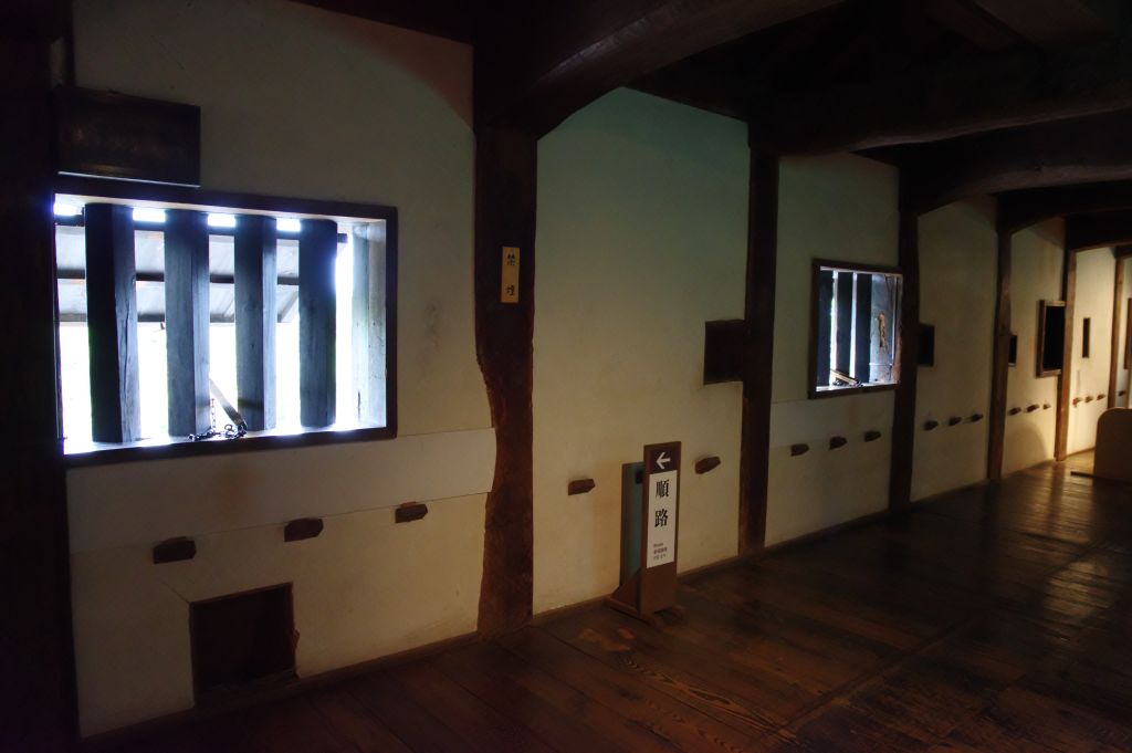 松江城・2階の壁と窓