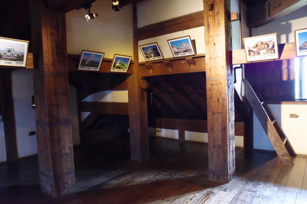 松江城・3階の角と各城の写真