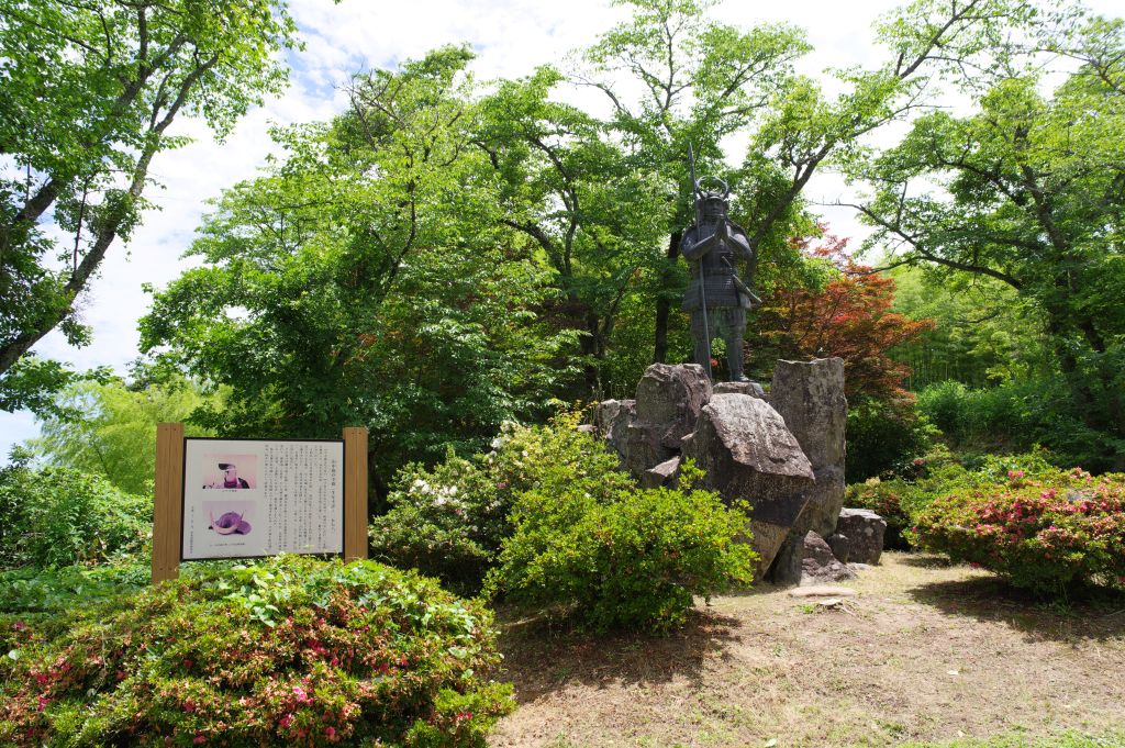 月山富田城・山中鹿介幸盛の像