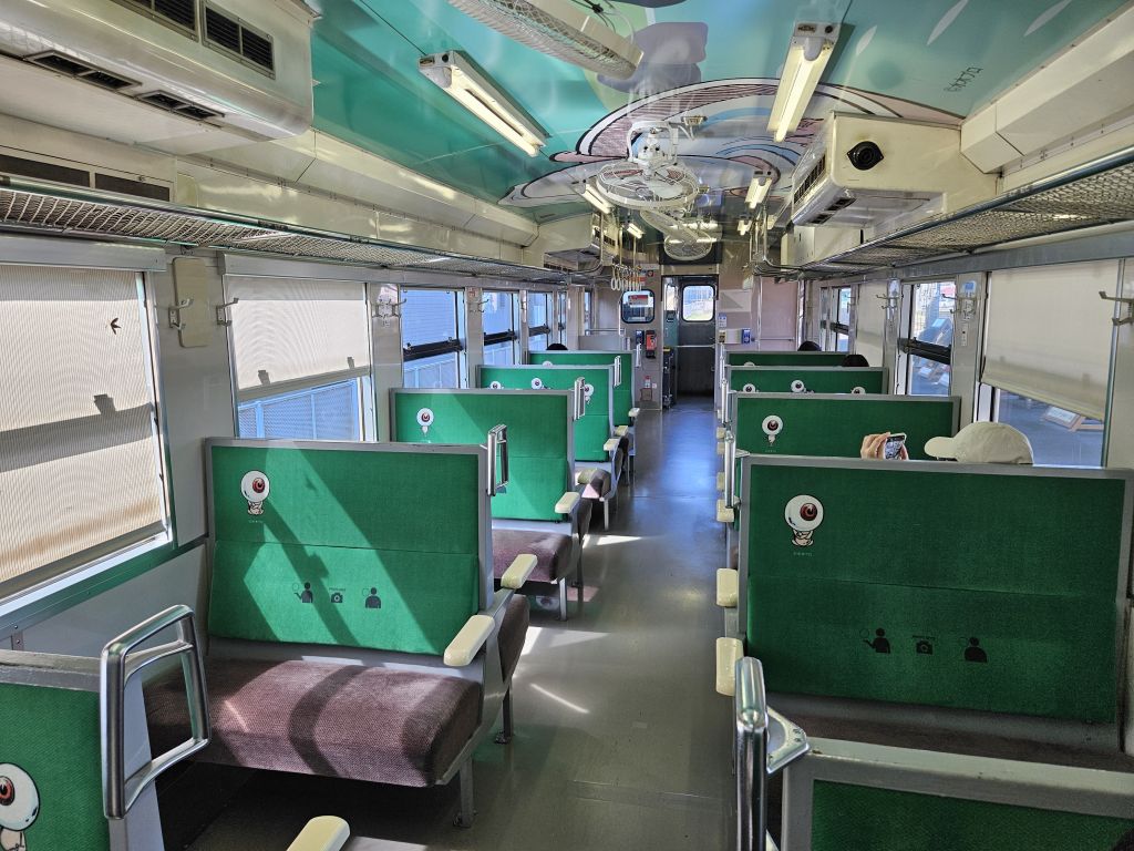 JR米子駅・鬼太郎列車車内