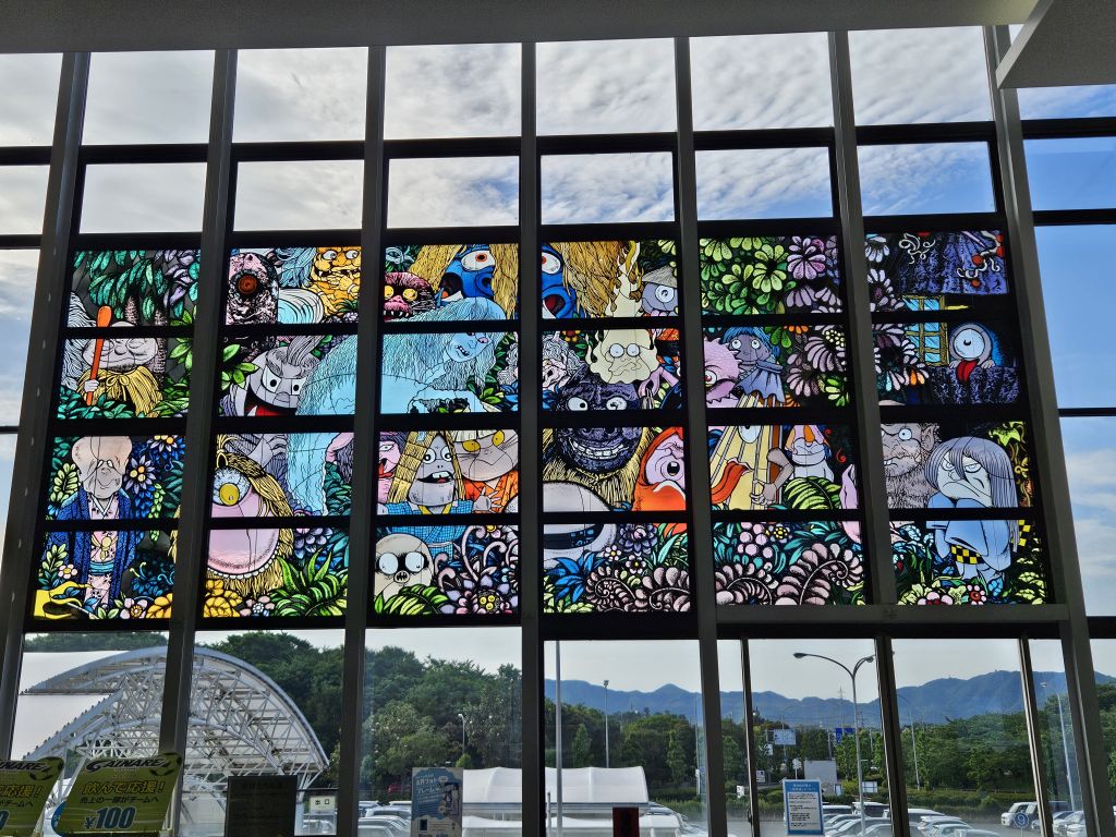 米子空港・窓の妖怪イラスト