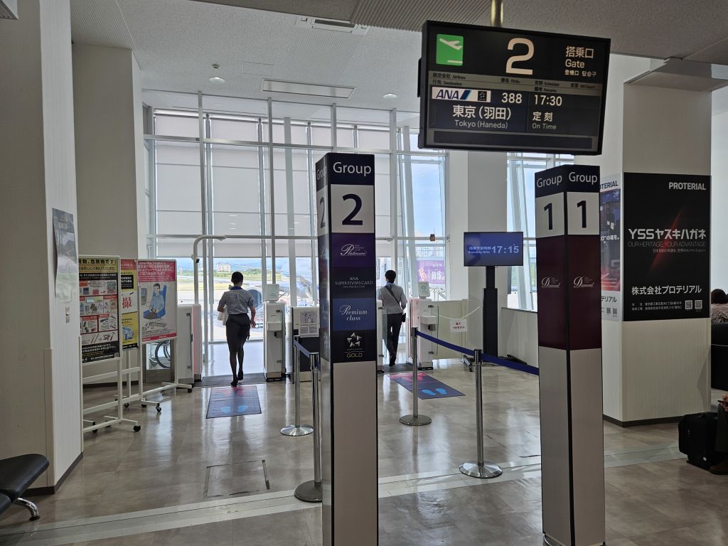 米子空港・出発ロビーの搭乗口