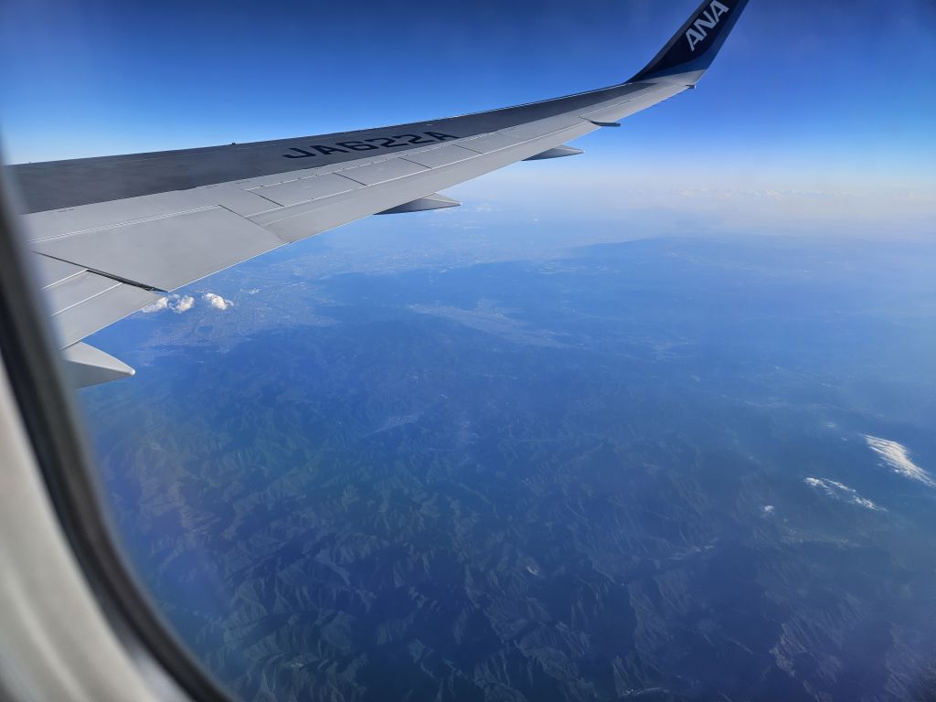 飛行機からの景色・山並みから京都盆地へ