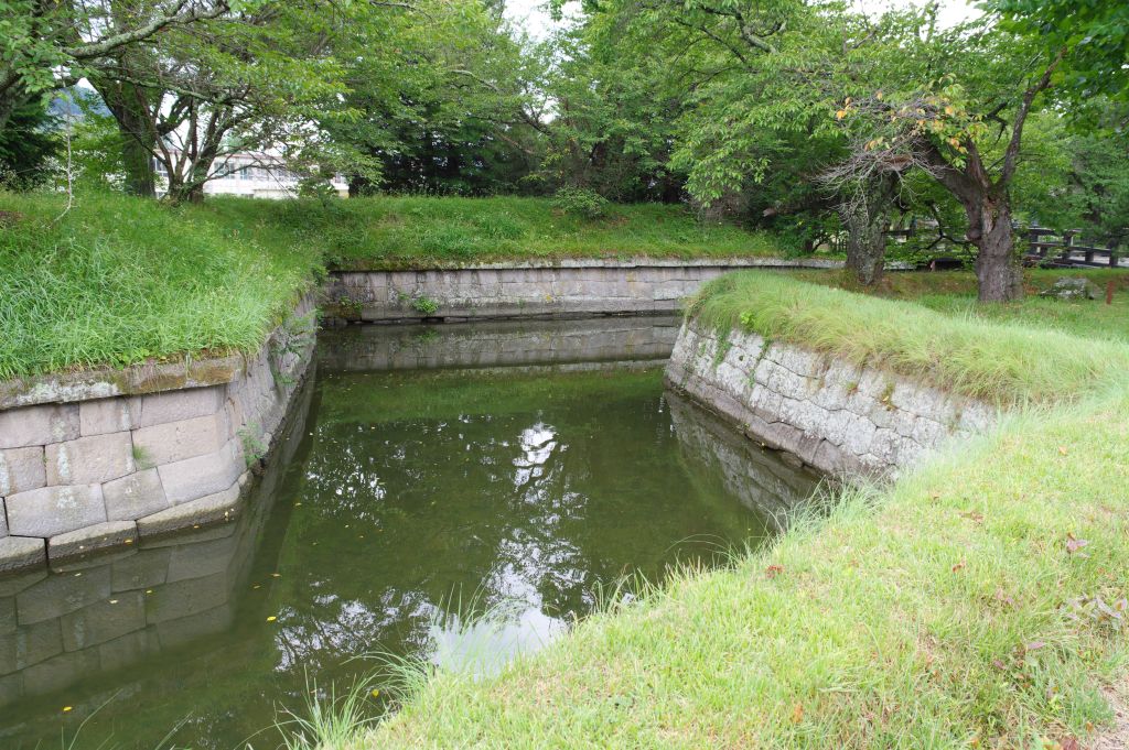龍岡城・大手橋付近