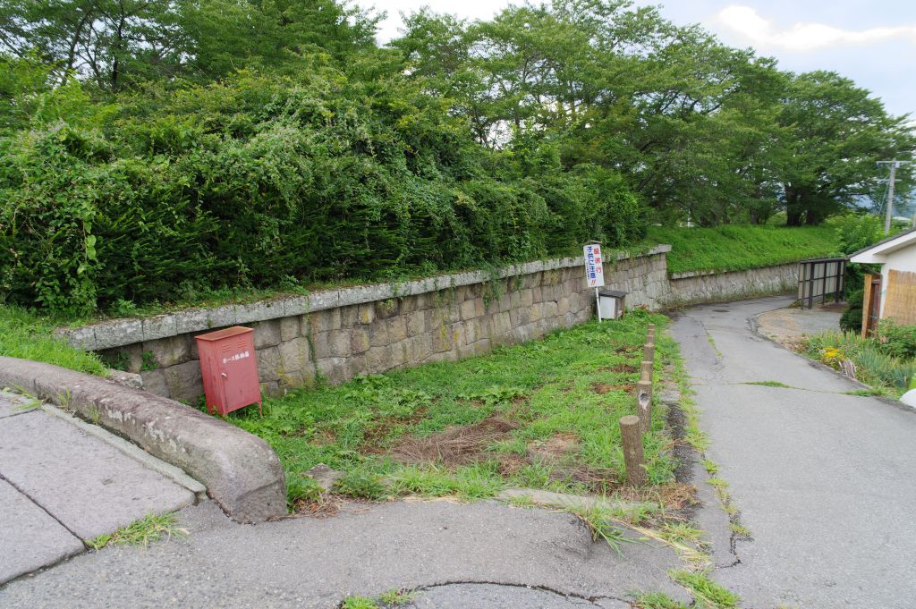 龍岡城・黒門付近