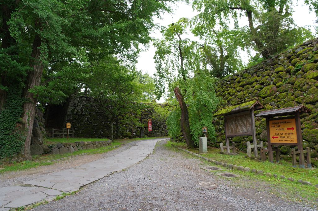 小諸城(懐古園)・本丸石垣の分岐