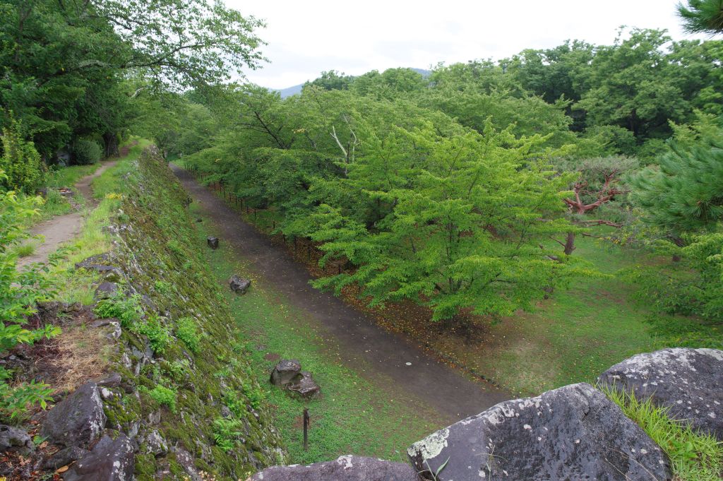 小諸城(懐古園)・天守台から桜馬場