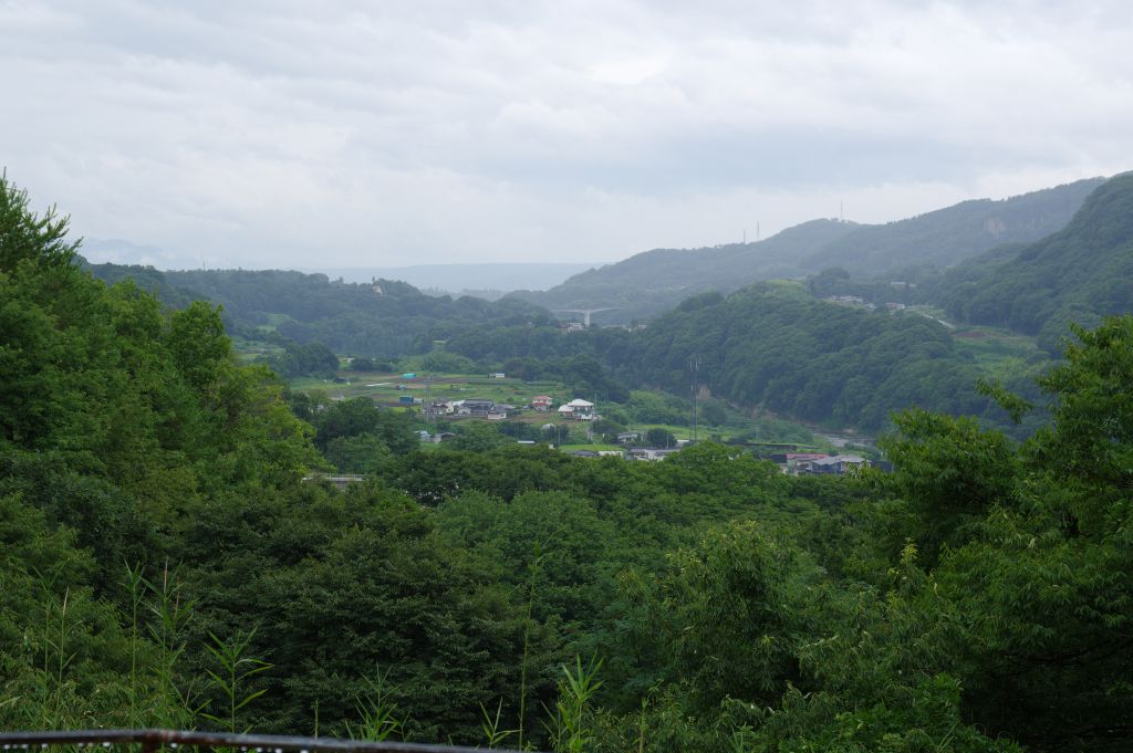 小諸城(懐古園)・富士見台の眺望(雨)