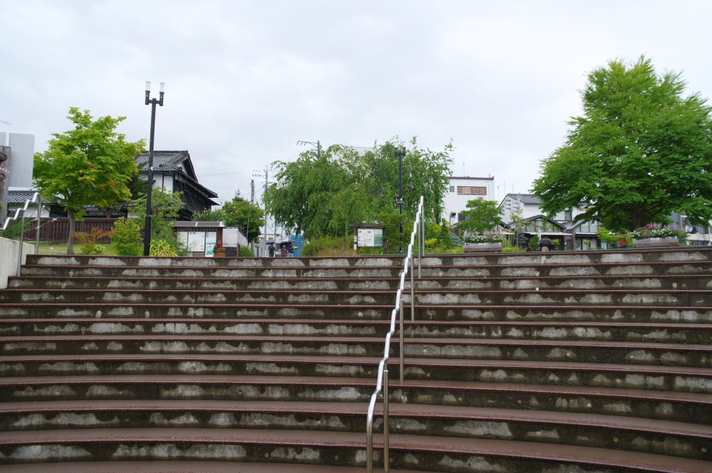 小諸城(懐古園)・三の丸への通路を出た階段・見上げる