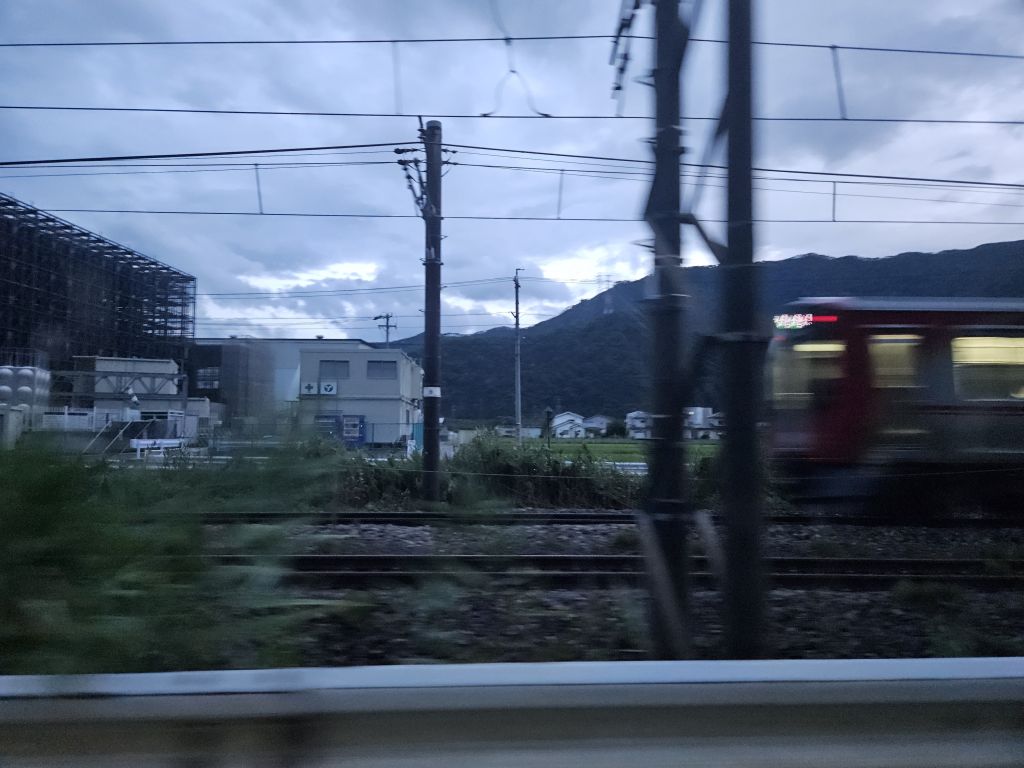 しなの鉄道と並走する道中