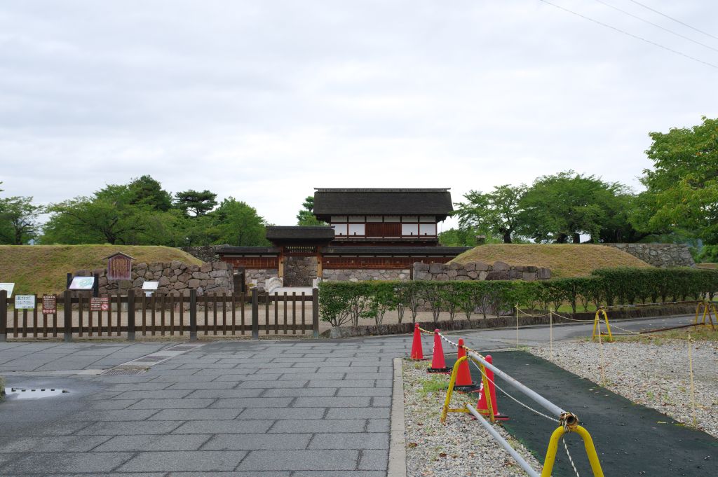 松代城・二の丸南門へ