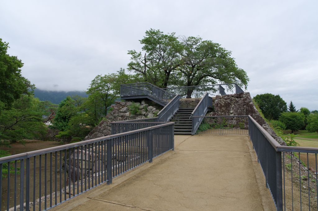 松代城・戌亥隅櫓台へ