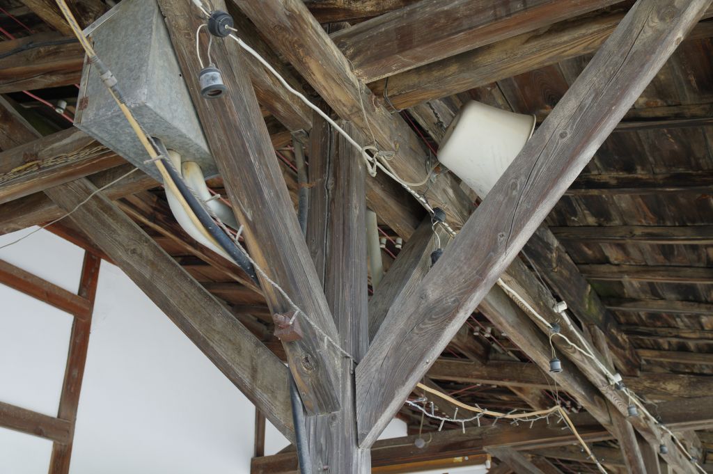 旧松代駅・ホーム屋根の木組