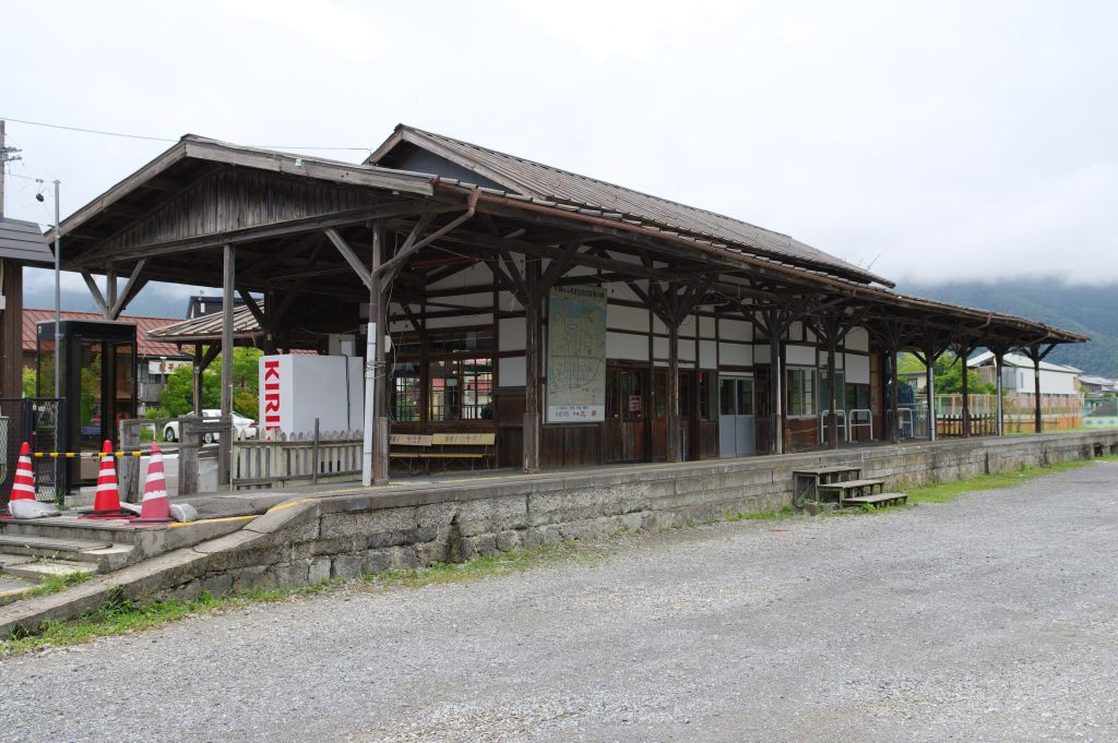 旧松代駅・ホーム跡からの駅舎
