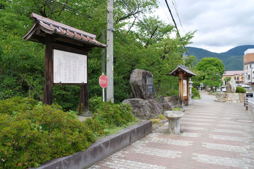 上田城・入口前の歩道