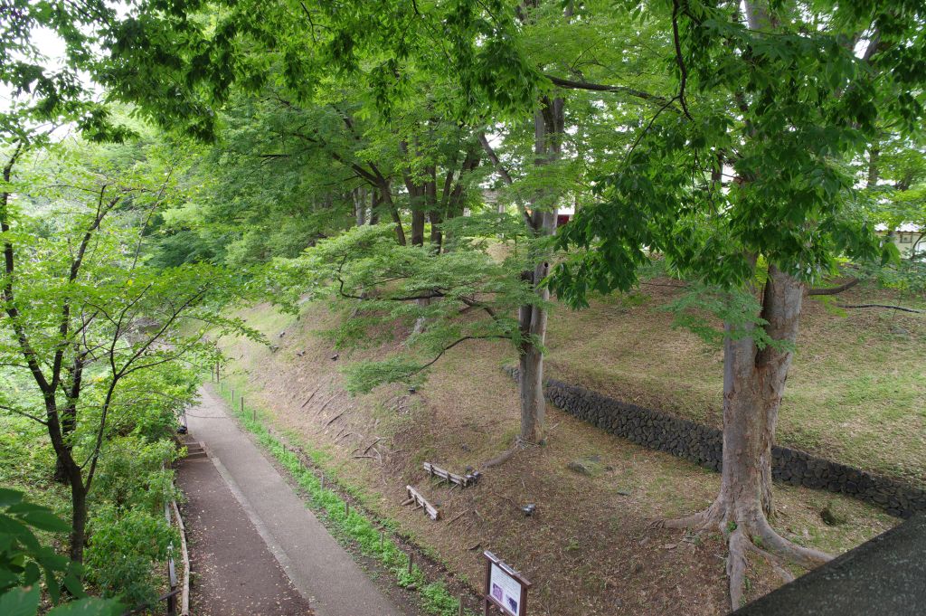 上田城・二の丸橋の下の堀