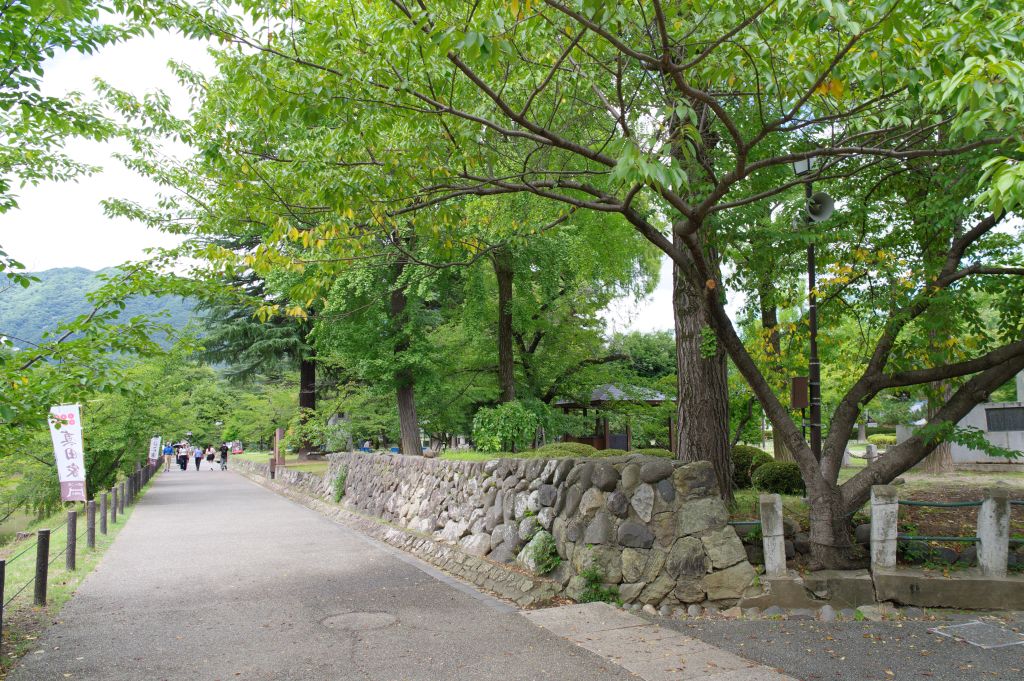 上田城・堀沿い