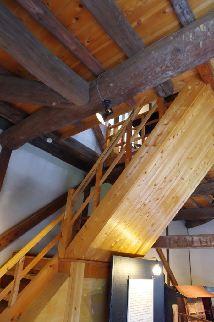 上田城・南櫓内の階段