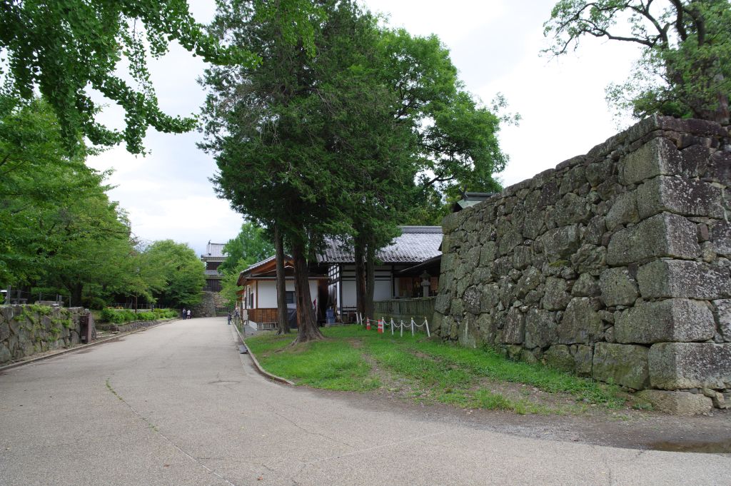 上田城・神社北側の道