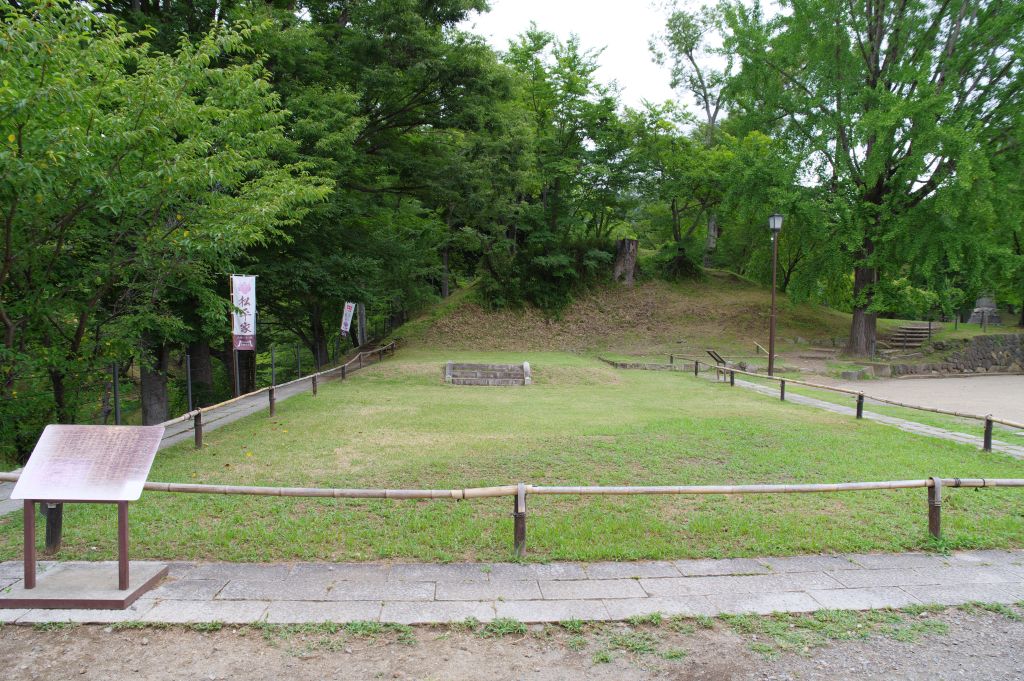 上田城・二の丸櫓台と煙硝蔵