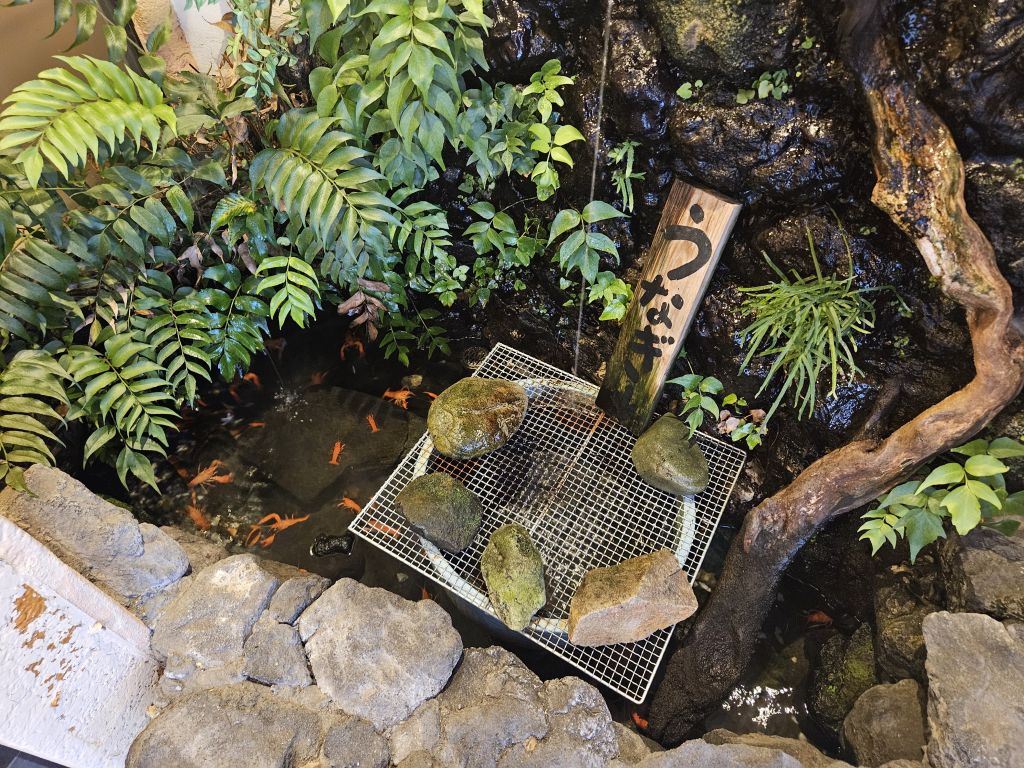 とんかつみつみね・店舗前