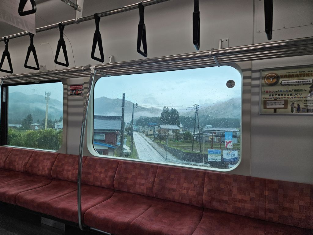 上越線・岩原スキー場前駅付近