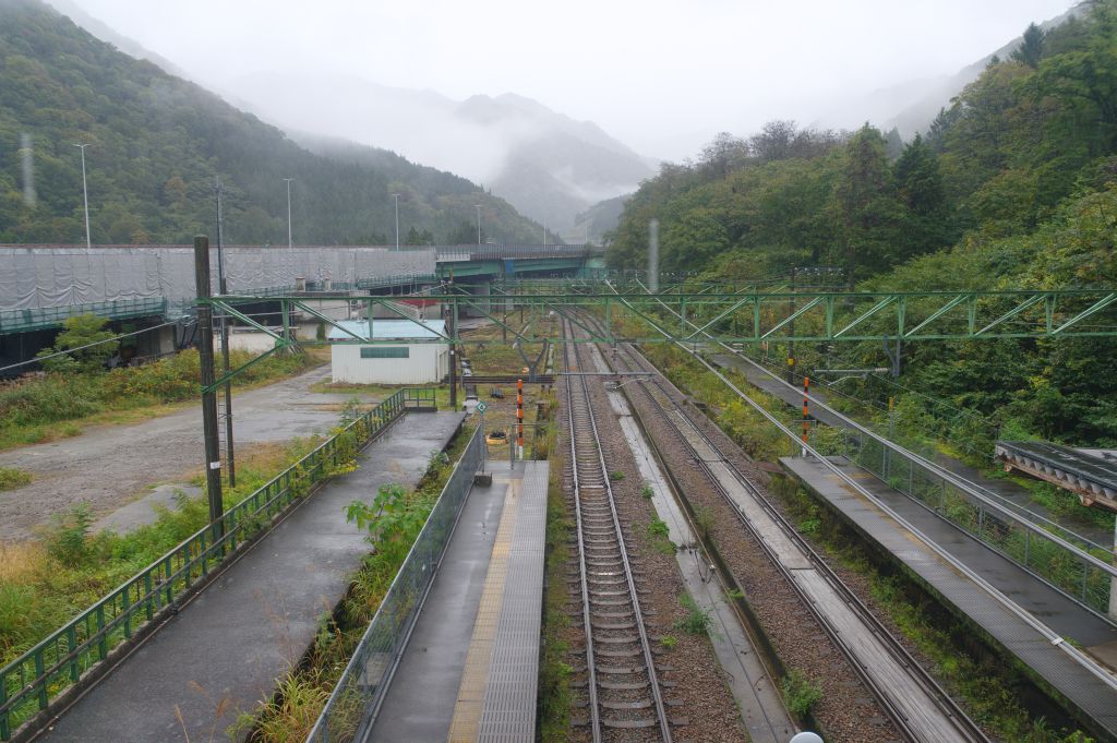 土樽駅・跨線橋から南側