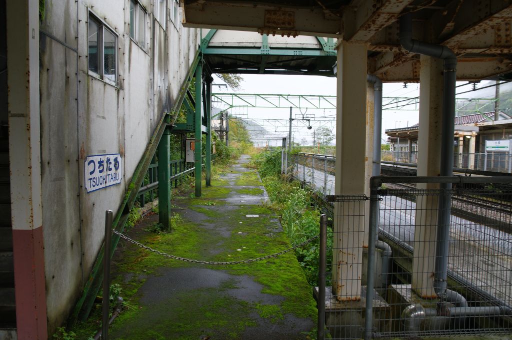 土樽駅・下り・旧ホームとの間