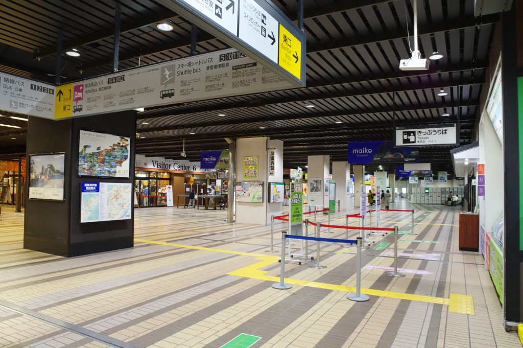 越後湯沢駅・券売機前コンコース