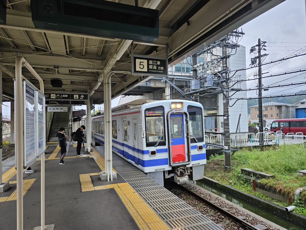 六日町駅・ほくほく線ホーム