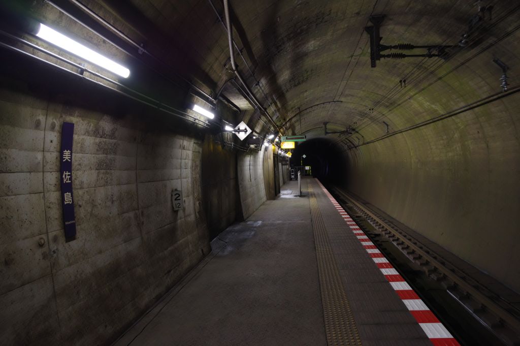 美佐島駅・ホーム全景（東から）