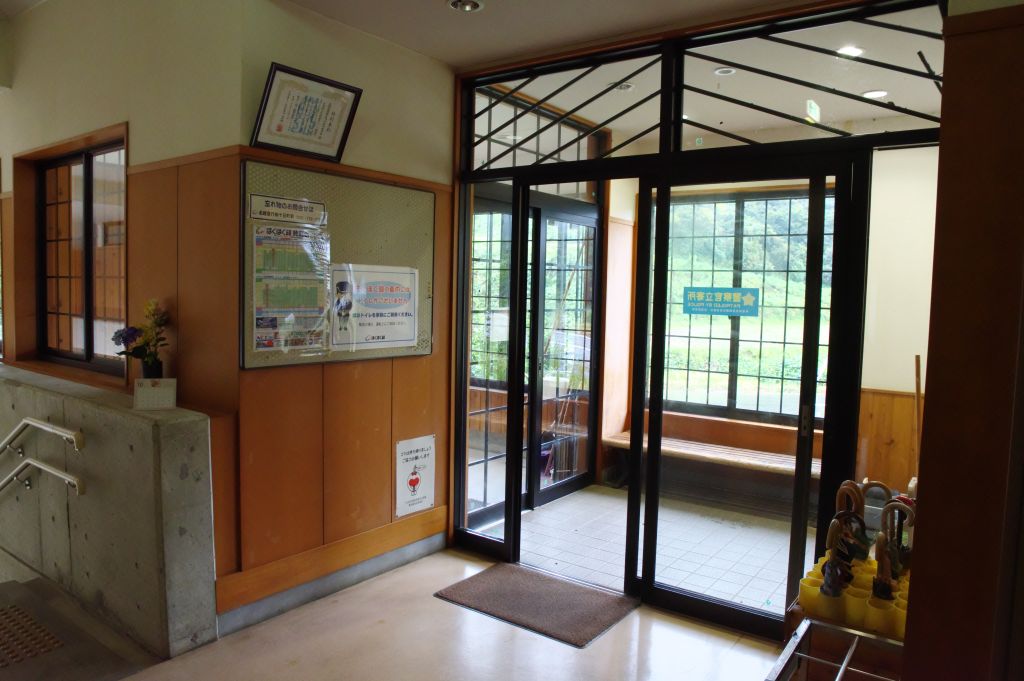 美佐島駅・地上の出入口