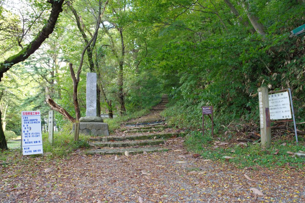 村上城・登城口