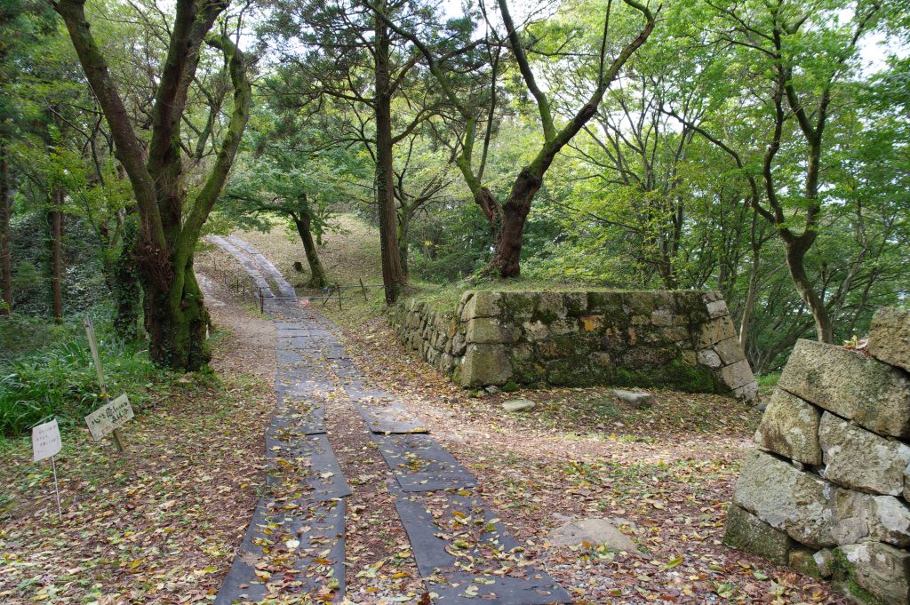 村上城・本丸方面へ