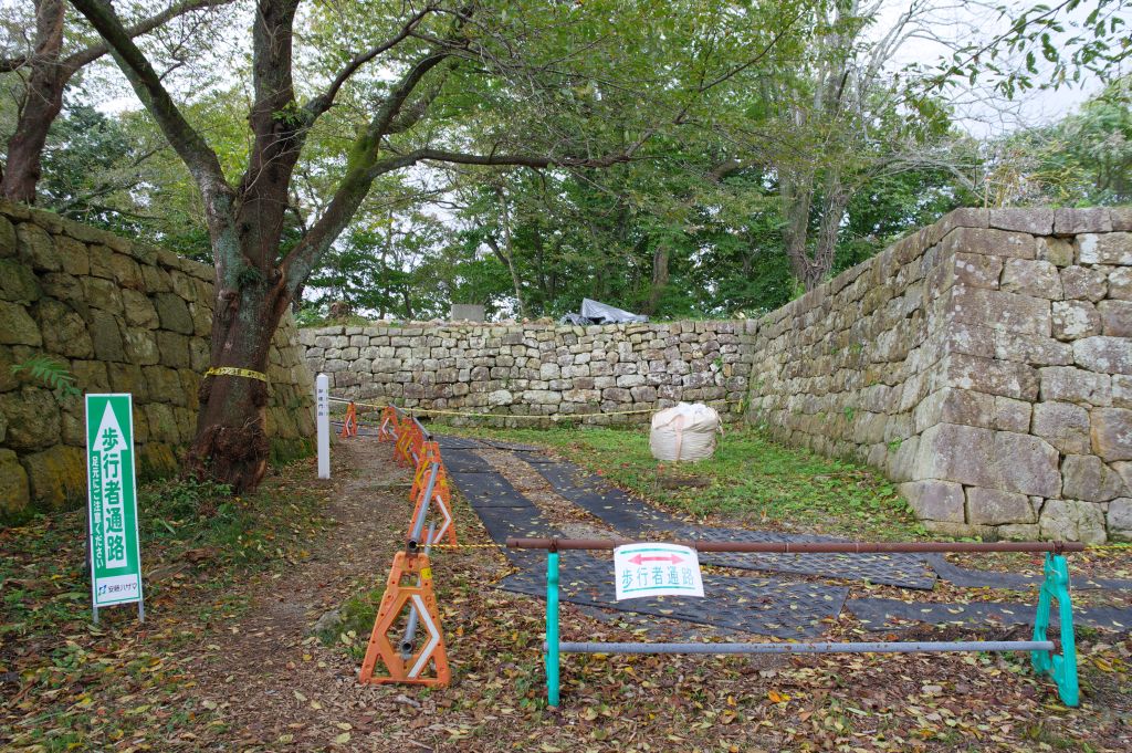 村上城・御鐘門の正面