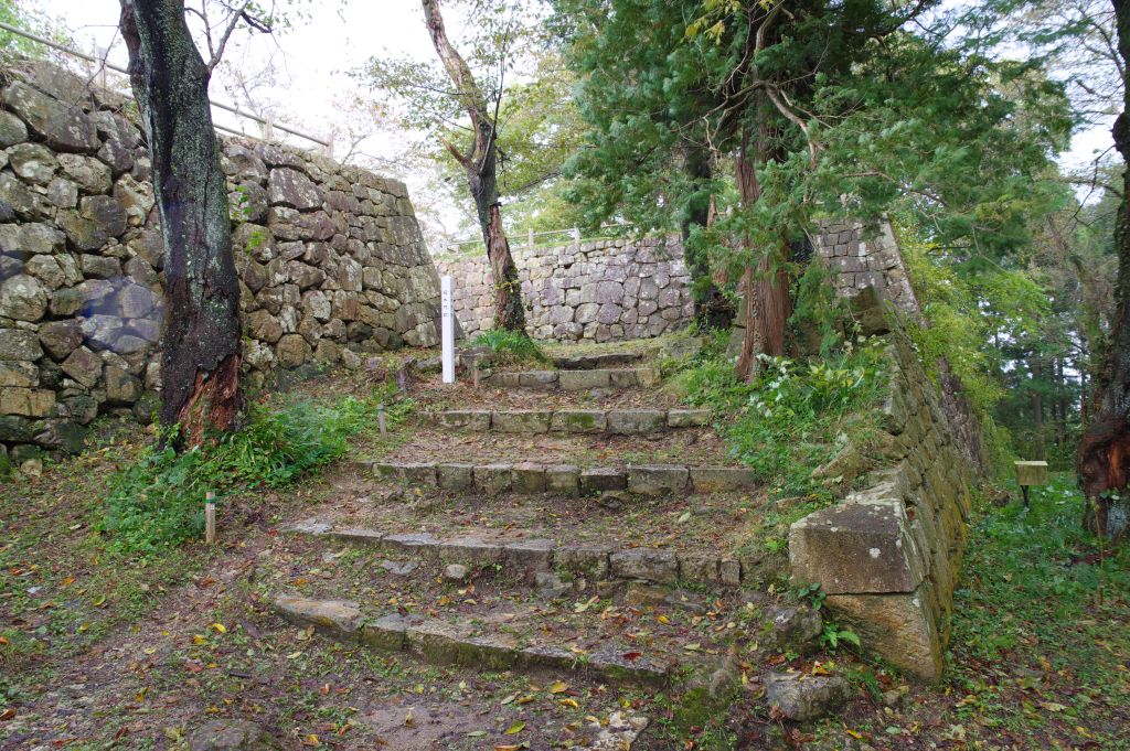 村上城・本丸への階段