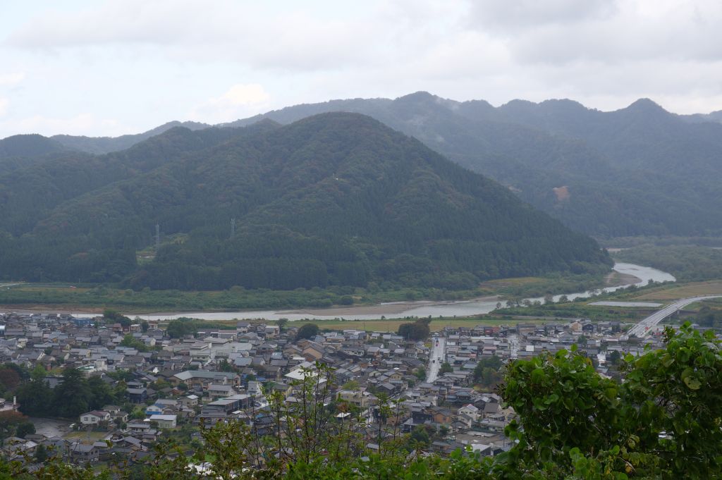 村上城・山と川