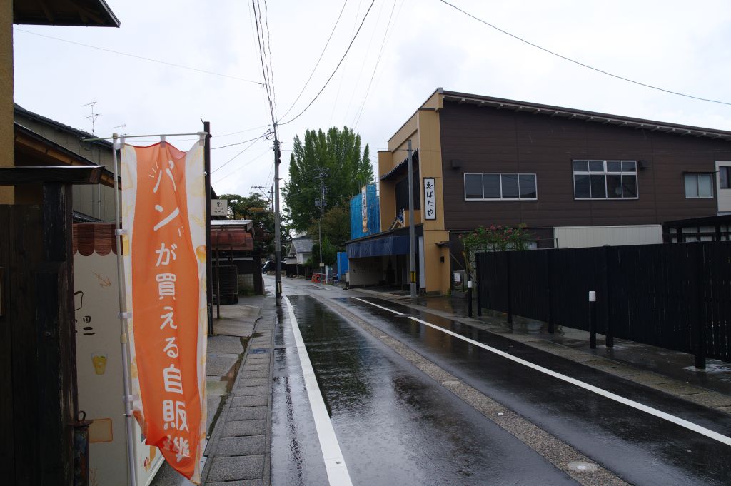 黒塀通りへの路地