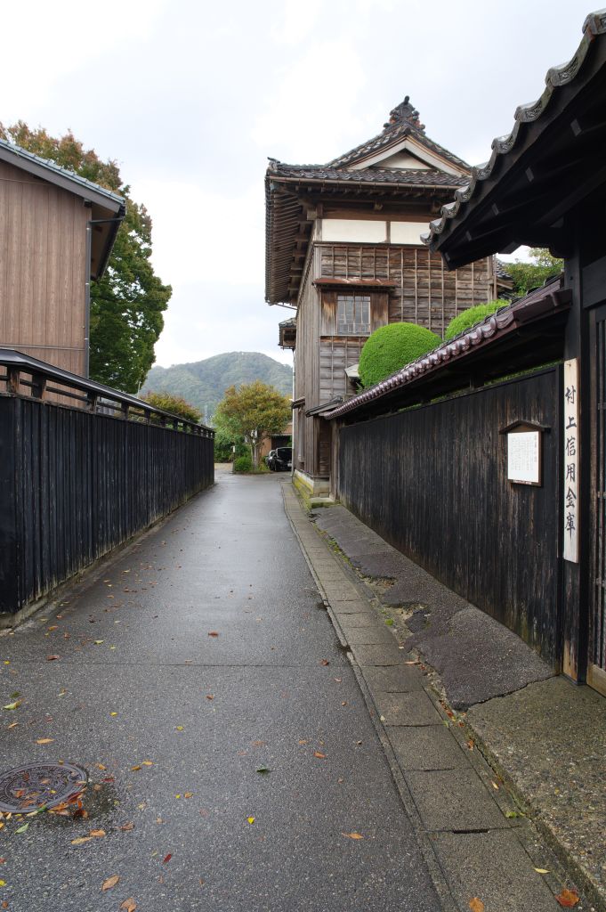 安善小路・村上信用金庫裏の道