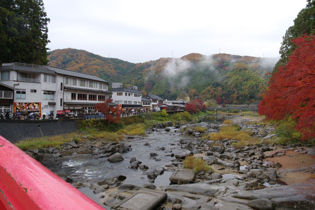 香嵐渓・待月橋へ戻る