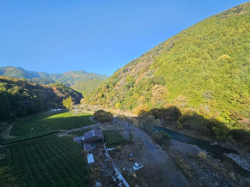 大井川沿いバス車窓・里山風景