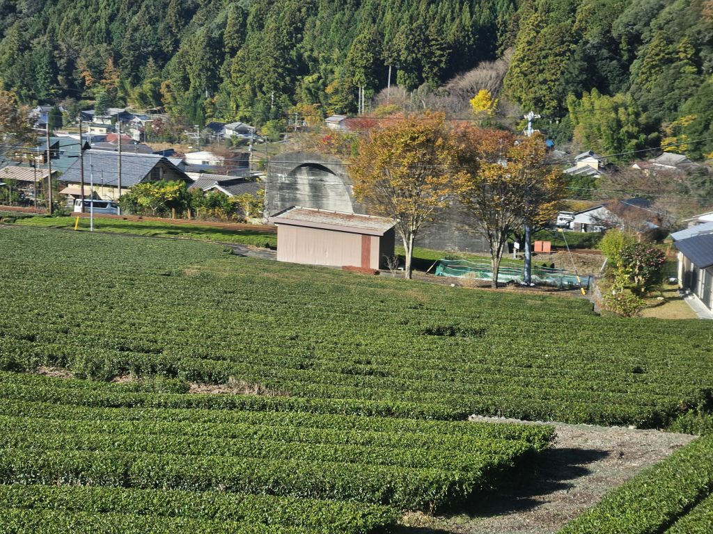 大井川沿いバス車窓・地名のトンネル