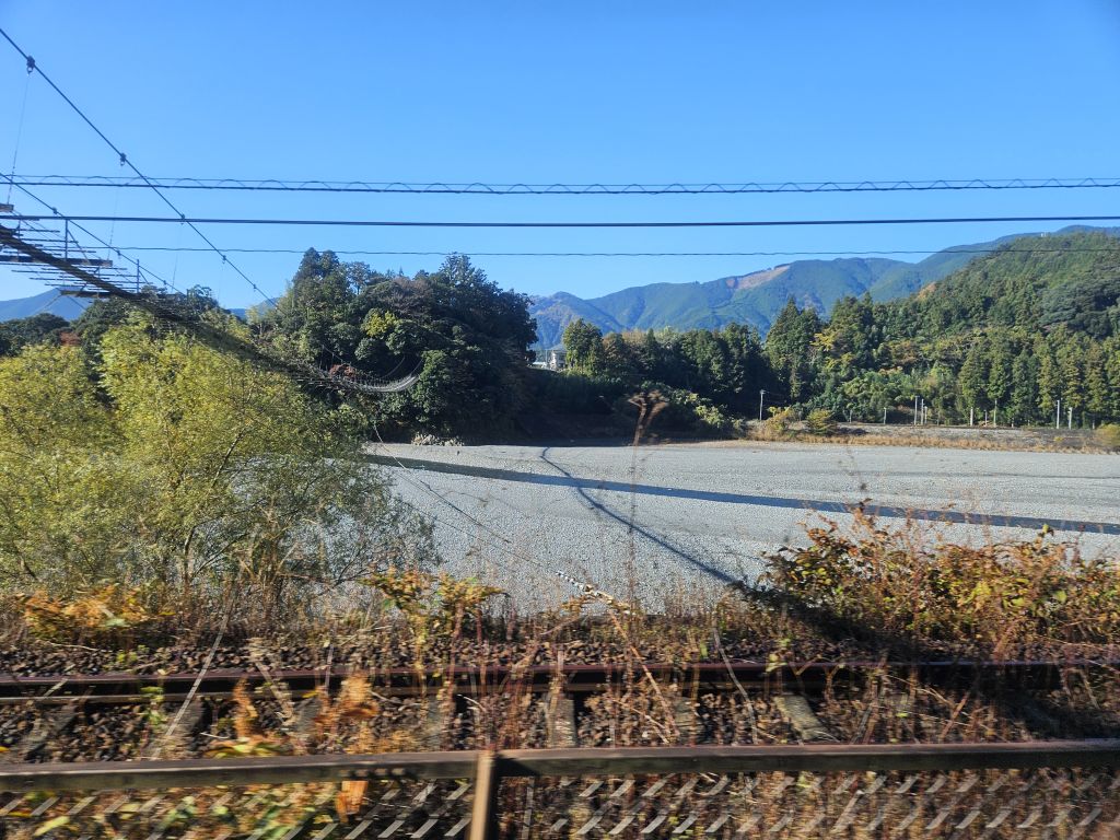 大井川沿いバス車窓・塩郷の吊橋