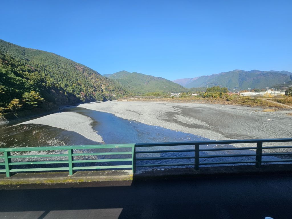 大井川沿いバス車窓・淙徳橋