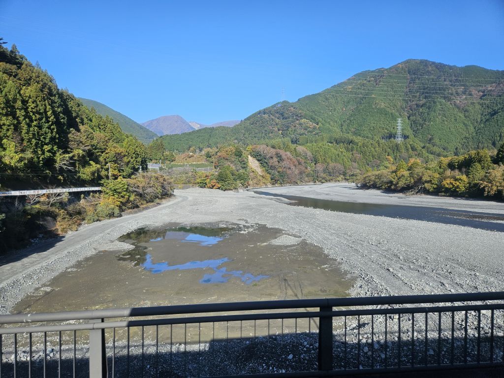 大井川沿いバス車窓・藤沢橋